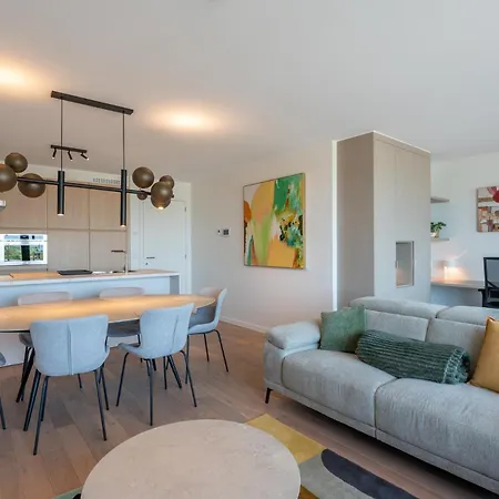 Stunning Dune Views - Light-filled Coastal Retreat * 오스텐드