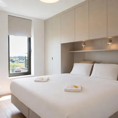 Stunning Dune Views - Light-filled Coastal Retreat * 오스텐드