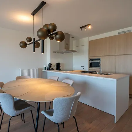 Stunning Dune Views - Light-filled Coastal Retreat 아파트